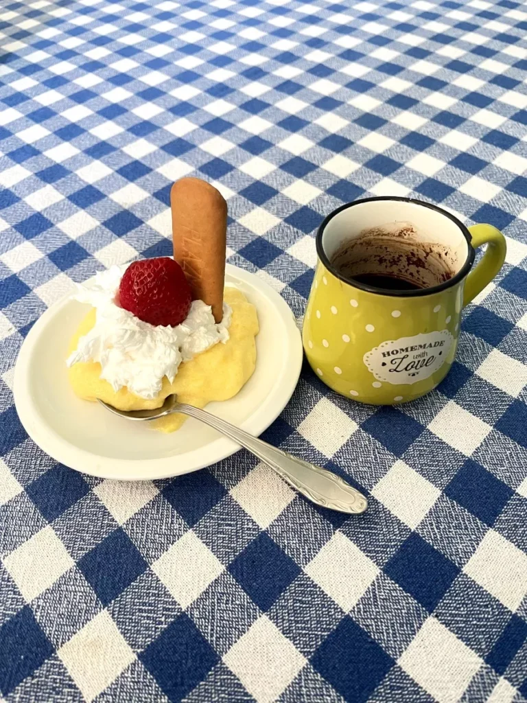 kafica i poslastica 6aa21f60ac974